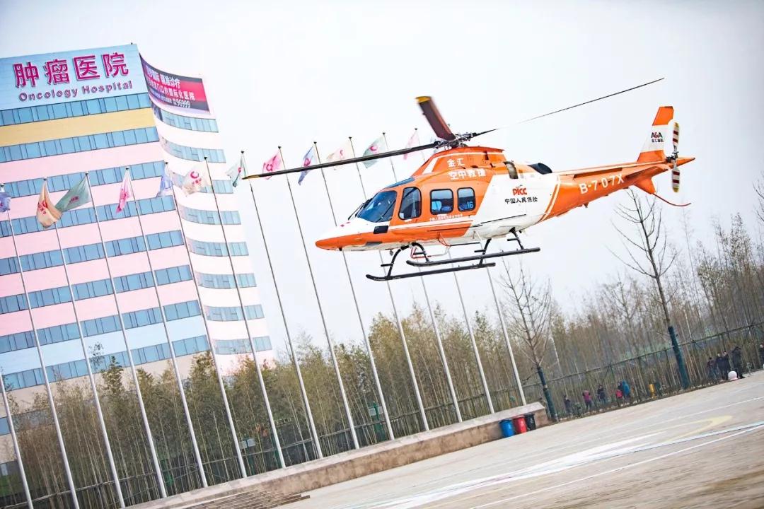 陜西日?qǐng)?bào)報(bào)道—65分鐘生命時(shí)速！直升機(jī)跨省救援助65歲患者順利轉(zhuǎn)院