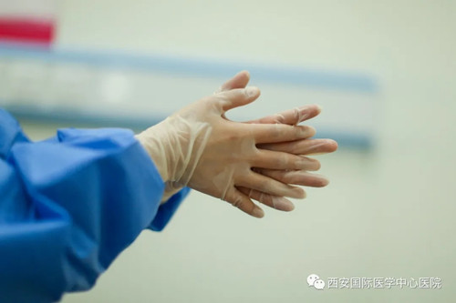 49秒！她的手，已接種了13230人