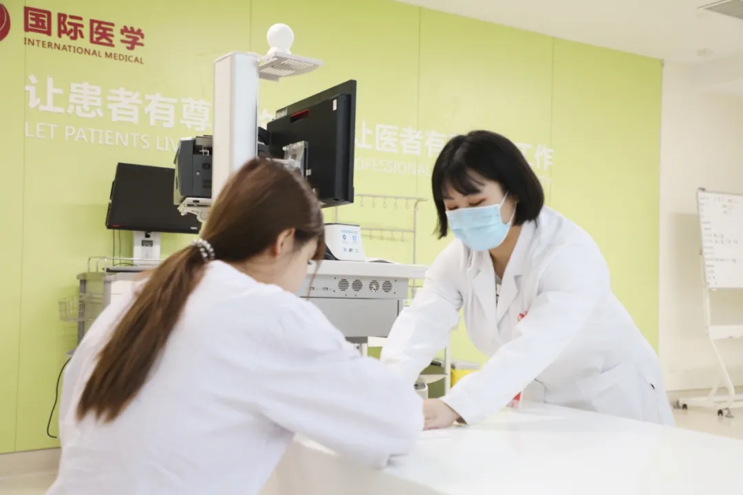 出院手續(xù)床前辦理，「移動結算車」便民又惠民！