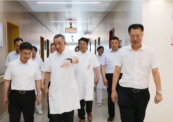 醫(yī)師節(jié)快樂！西北大學(xué)校長孫慶偉一行來院慰問