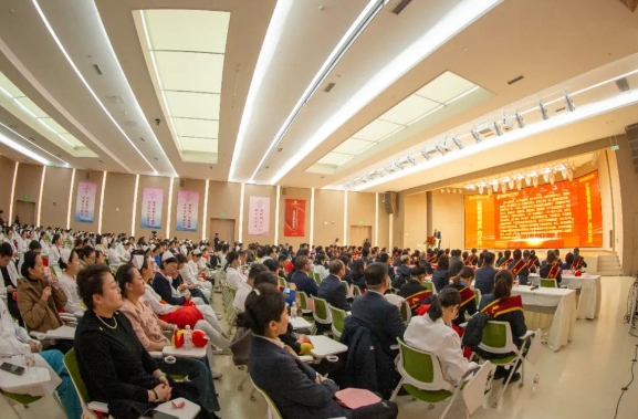 接續(xù)奮斗啟新篇！這場(chǎng)總結(jié)表彰大會(huì)奮進(jìn)感滿滿