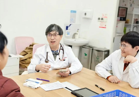 醫(yī)護都夸的女兒，其實是兒媳