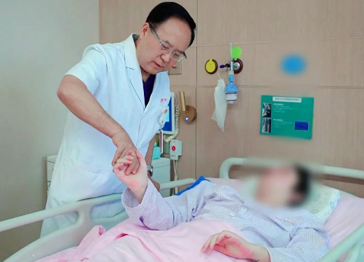 “智能教練”來了！賀西京團(tuán)隊用AI為截癱患者“定制”理想步態(tài)